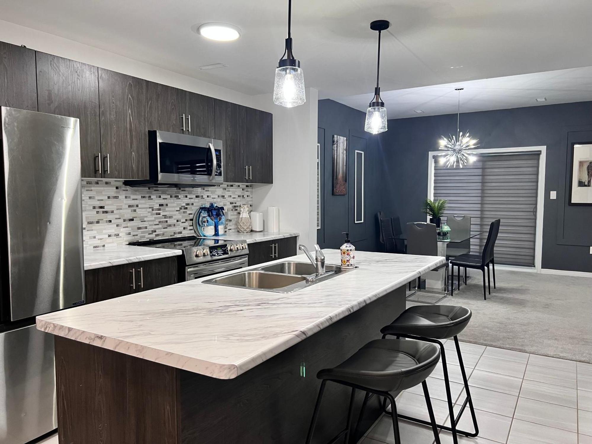 Spacious 4-Bedroom Home, Comfortably Sleeps 10 แบร์รี ภายนอก รูปภาพ