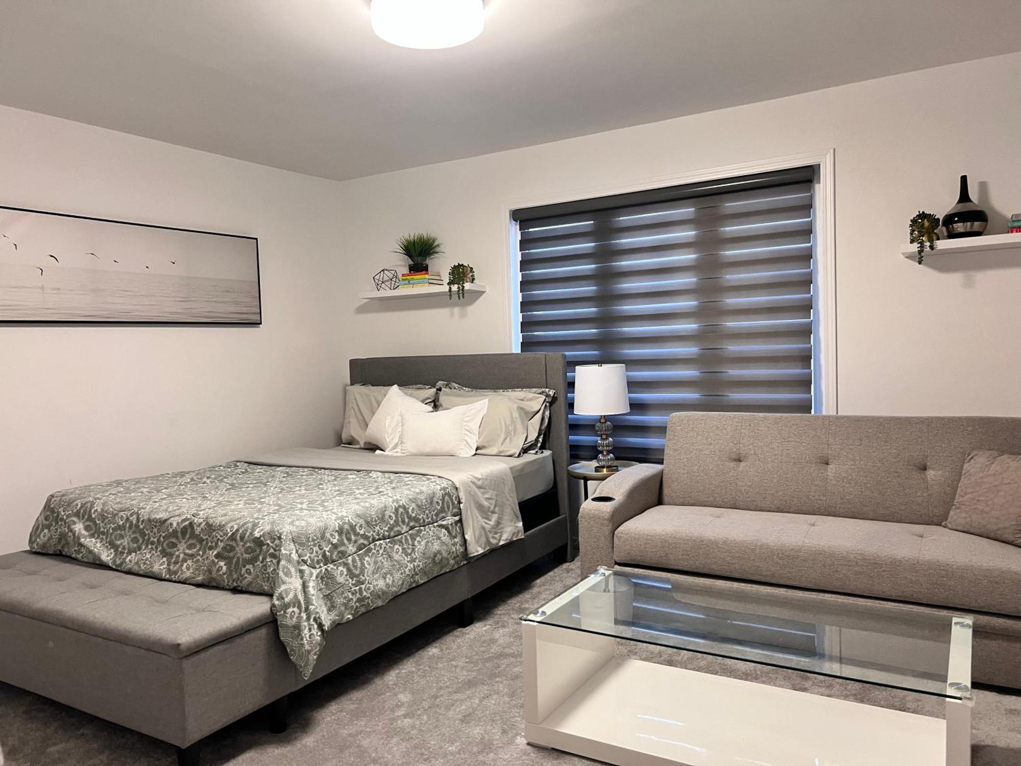 Spacious 4-Bedroom Home, Comfortably Sleeps 10 แบร์รี ภายนอก รูปภาพ